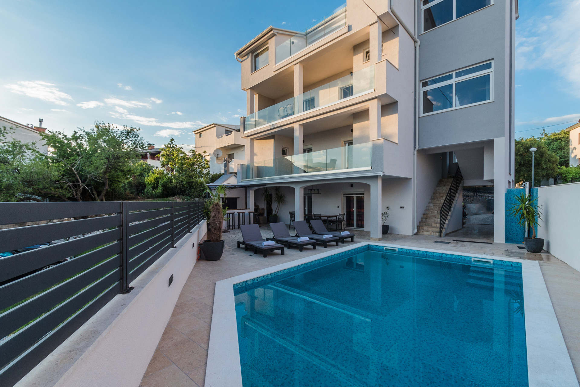 Lijepi i komforni apartmani za va&scaron; savr&scaron;en odmor - S PREKRASNIM POGLEDOM NA JADRANSKO  MORE I OTOK KRK, Villa Bodulka Crikvenica Crikvenica